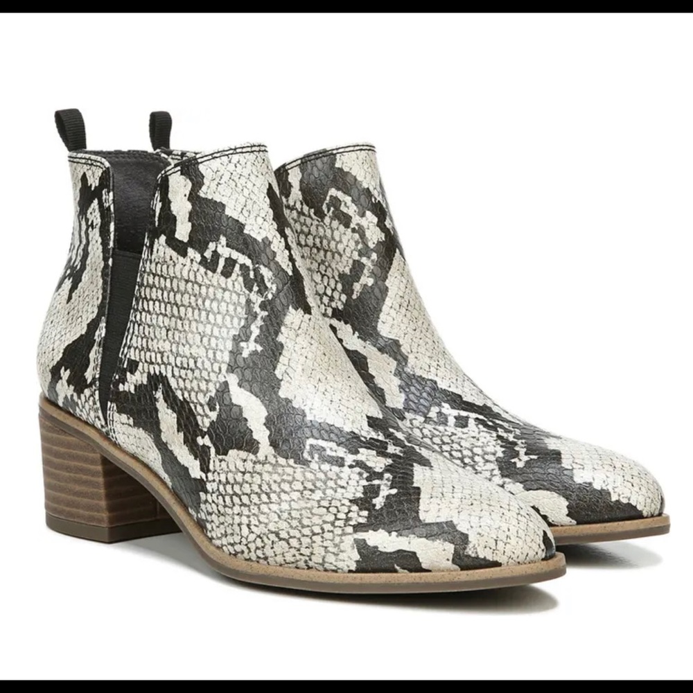 Dr. Schools shoes. Essential collection. Black and white snakeskin print